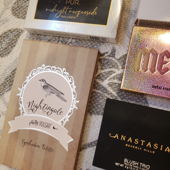 Makeup Bundle - Picture 2 of 8